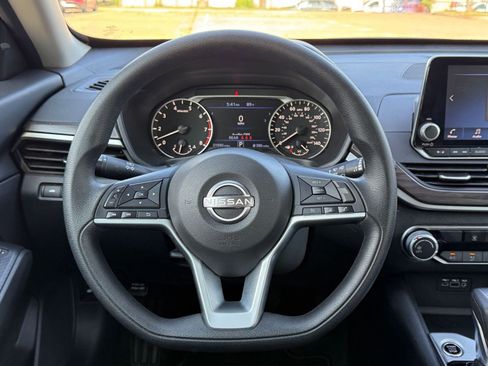Used 2025 Nissan Altima 2.5 SV FWD image 28
