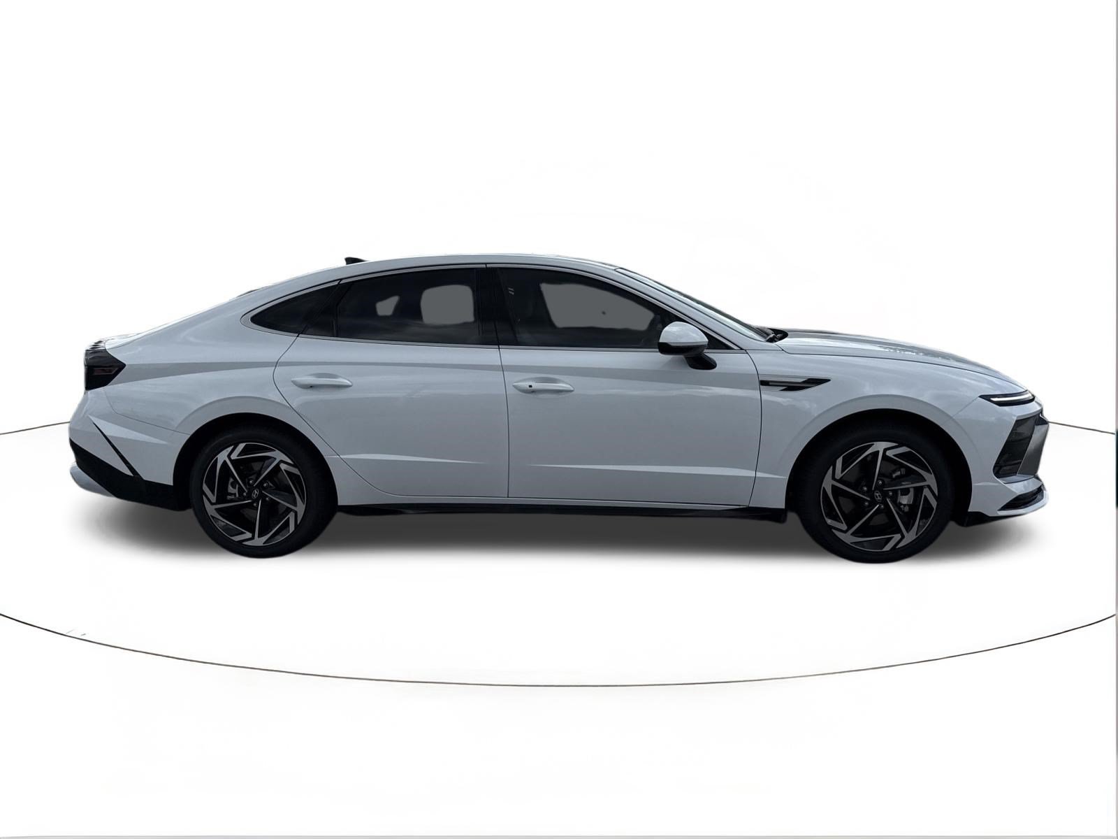 New 2026 Hyundai Sonata SEL FWD image 2