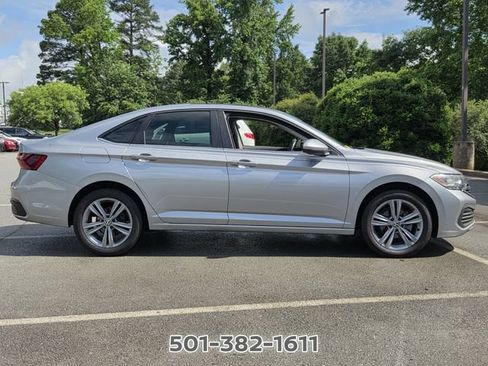 Used 2024 Volkswagen Jetta SE w/ Panoramic Sunroof Package FWD image 6
