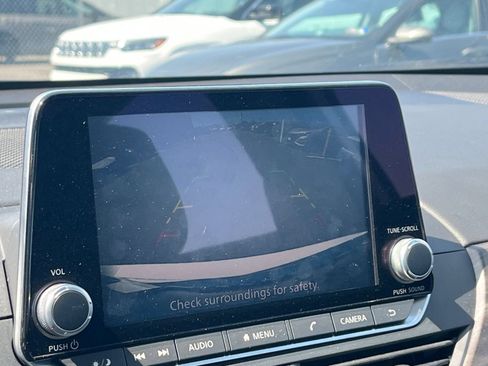Used 2025 Nissan Altima 2.5 SV FWD image 20