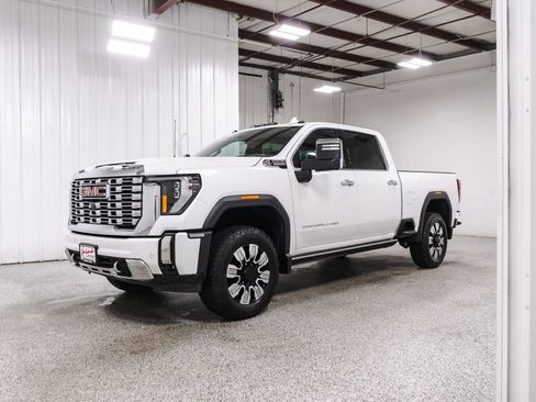 Used 2025 GMC Sierra 2500 Denali w/ Denali Reserve Package AWD/4WD image 3