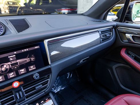 Used 2023 Porsche Macan Turbo image 39