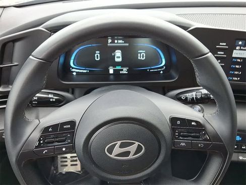 Certified 2025 Hyundai Elantra Sport image 18