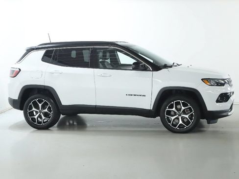 Used 2025 Jeep Compass Limited AWD/4WD image 11