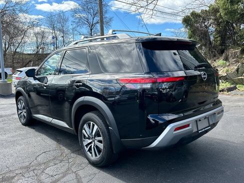 Certified 2023 Nissan Pathfinder SL w/ Black Appearance Package AWD/4WD image 4