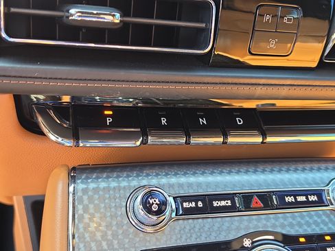 Used 2020 Lincoln Aviator Black Label Grand Touring w/ Class IV Trailer Tow Package AWD/4WD image 27