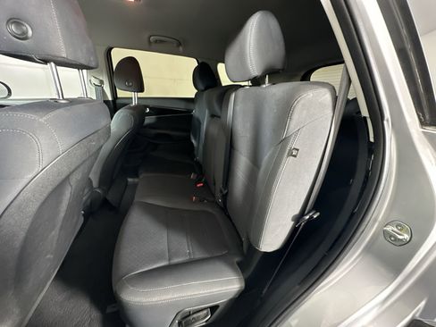 Used 2019 Kia Sorento L image 27
