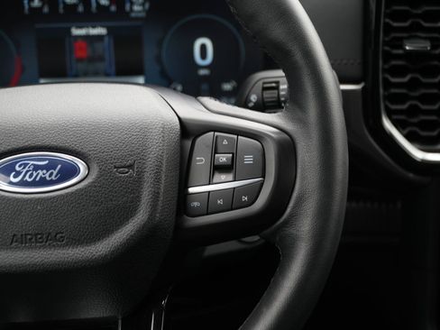 Used 2025 Ford Ranger Lariat w/ Black Appearance Package AWD/4WD image 23