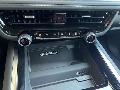 New 2025 Chevrolet Suburban Premier image 26