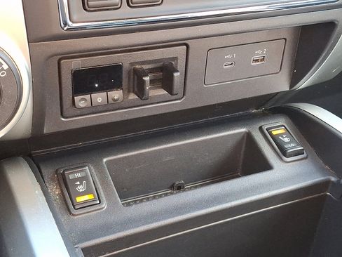 Used 2020 Nissan Titan SV w/ SV Convenience Package image 26