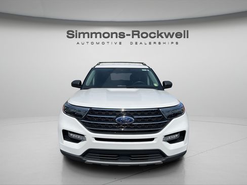 Used 2024 Ford Explorer XLT w/ Equipment Group 202A AWD/4WD image 9
