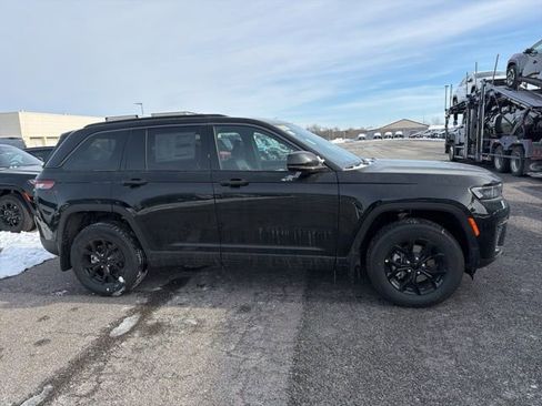 New 2026 Jeep Grand Cherokee Altitude AWD/4WD image 2