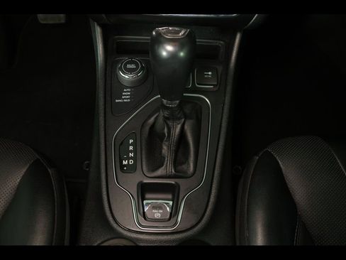 Used 2022 Jeep Cherokee Latitude Lux w/ Sun & Sound Group image 17