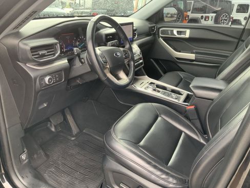 Used 2021 Ford Explorer XLT w/ Equipment Group 202A AWD/4WD image 23
