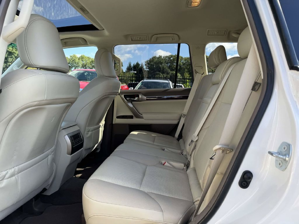 Used 2019 Lexus GX 460 Premium w/ Premium Package AWD/4WD image 9