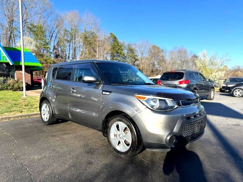 Used 2016 Kia Soul Base 6A image 3