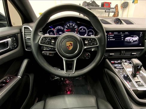 Certified 2023 Porsche Cayenne Coupe AWD/4WD image 13