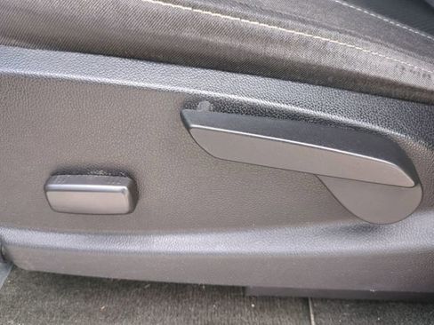 Used 2018 Chevrolet Colorado LT image 21