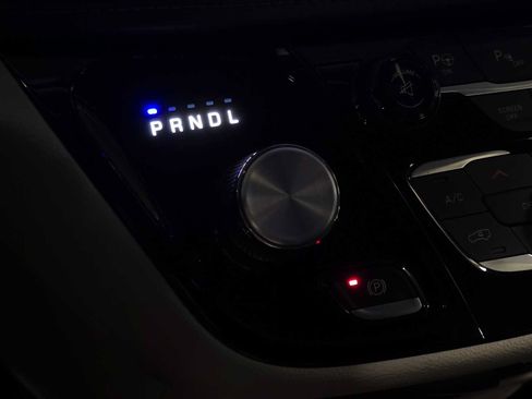 Used 2017 Chrysler Pacifica Platinum FWD image 23