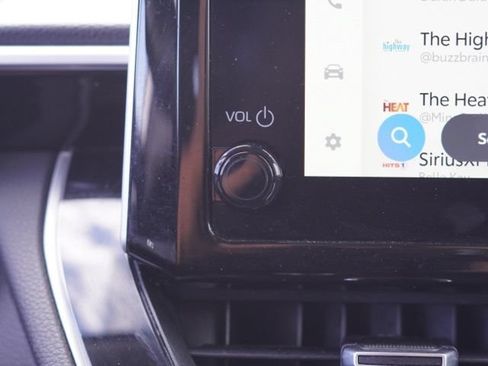 Used 2025 Toyota Corolla Cross XLE FWD image 22