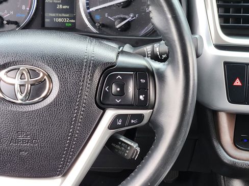 Used 2019 Toyota Highlander XLE image 31