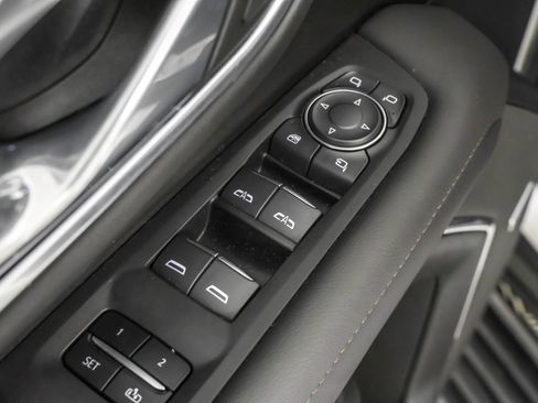 Used 2024 Chevrolet Suburban High Country image 40