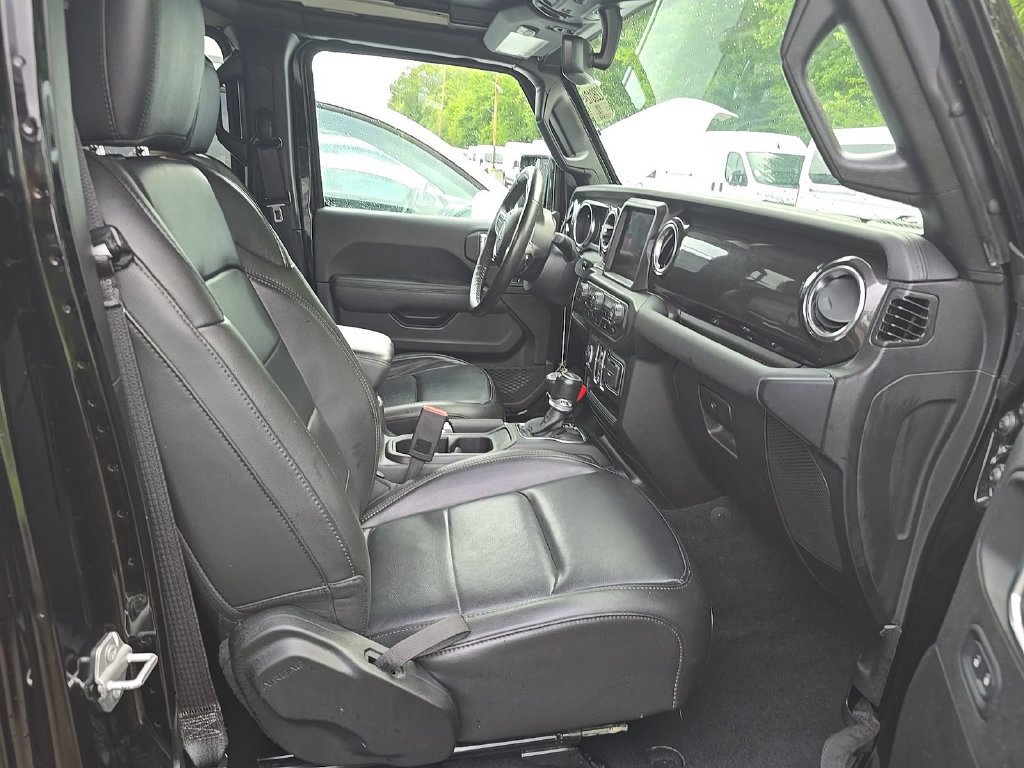 Used 2022 Jeep Wrangler Unlimited Sahara AWD/4WD image 5