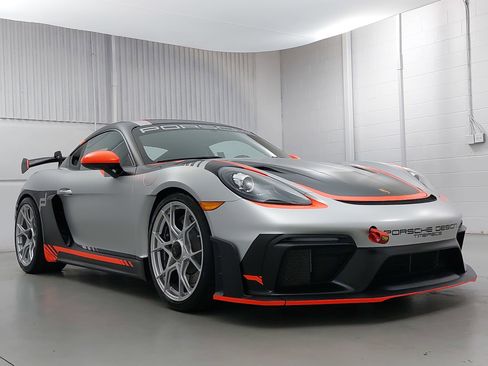 Certified 2025 Porsche 718 Cayman GT4 RS RWD image 9