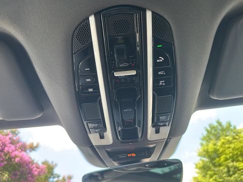 Used 2020 Porsche Cayenne AWD/4WD image 15