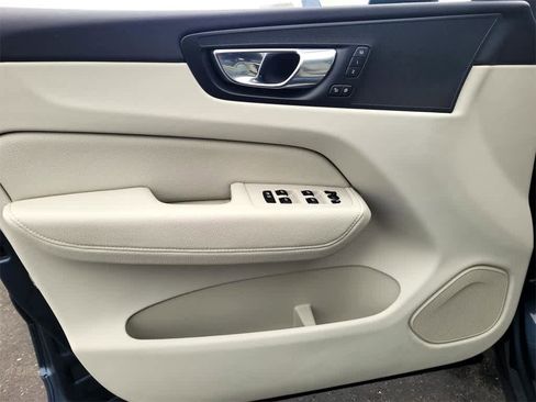 Used 2018 Volvo XC60 T8 Inscription w/ Advanced Package image 16