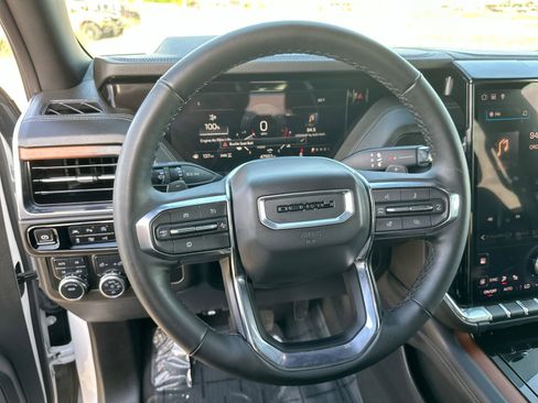 Used 2025 GMC Yukon Denali image 14