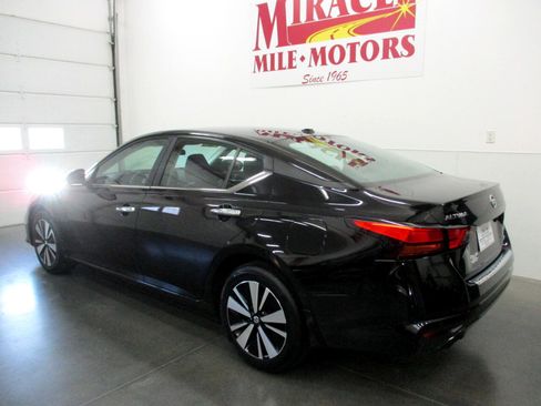 Used 2022 Nissan Altima 2.5 SV w/ SV Premium Package image 4