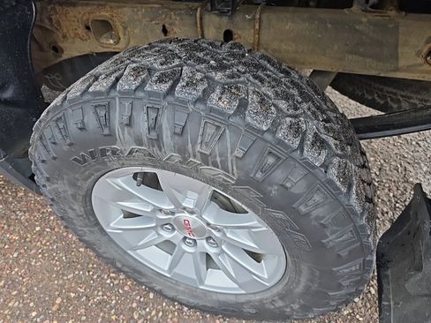 Used 2023 GMC Sierra 1500 SLE image 28