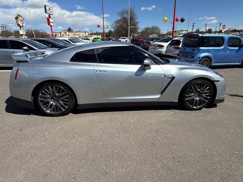 Used 2009 Nissan GT-R Premium AWD/4WD image 8