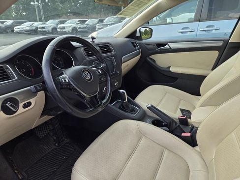 Used 2017 Volkswagen Jetta SE FWD image 7