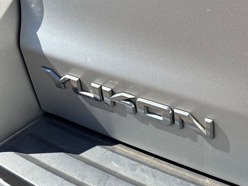 Used 2018 GMC Yukon SLT image 31