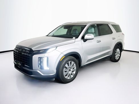 Used 2025 Hyundai Palisade SEL FWD image 3