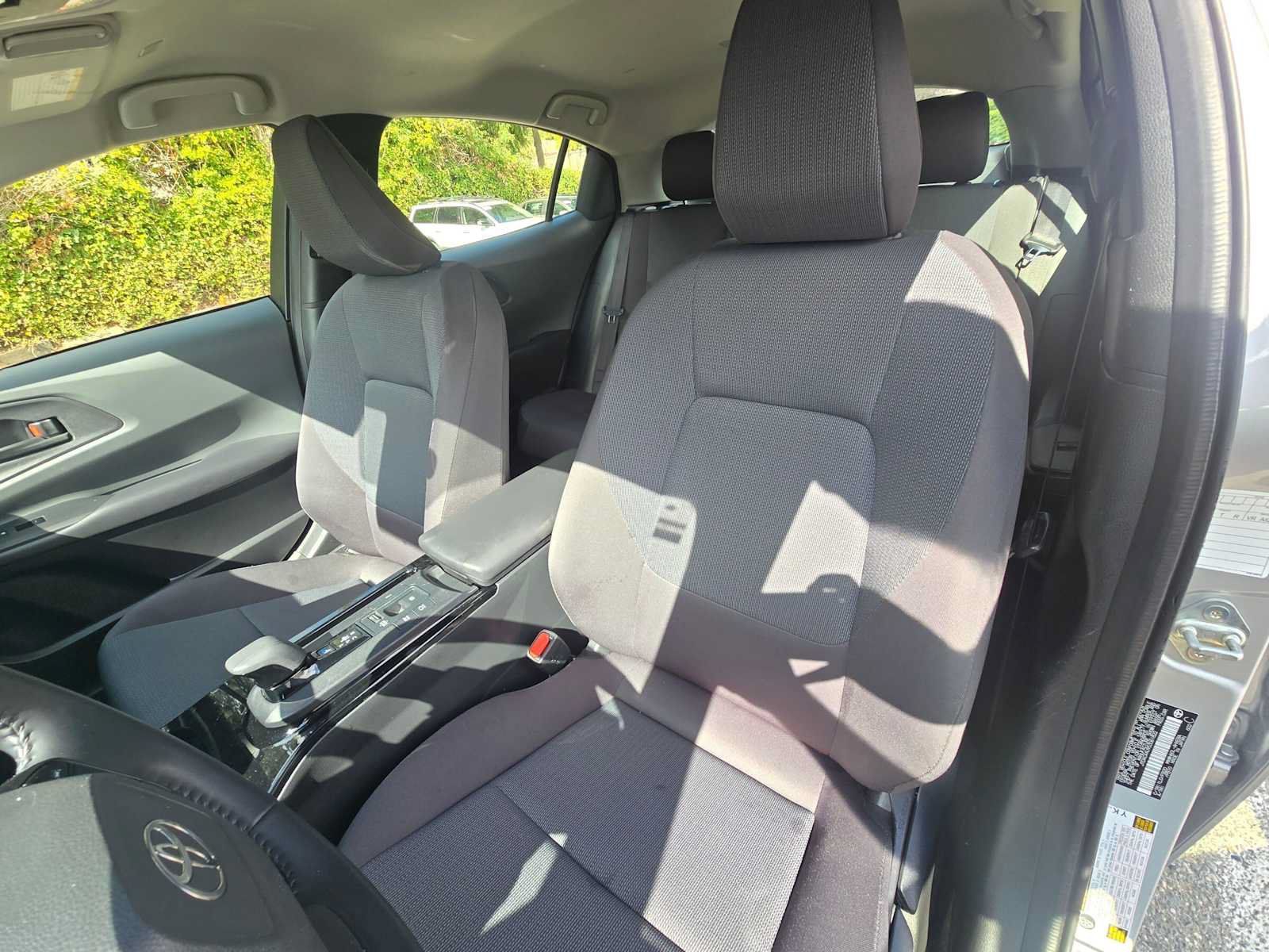 Certified 2025 Toyota Prius LE FWD image 22