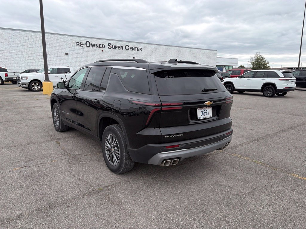 Used 2026 Chevrolet Traverse LT FWD image 4