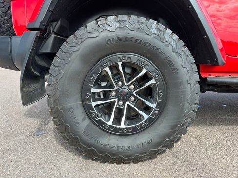 Used 2024 Jeep Wrangler Unlimited Rubicon AWD/4WD image 38