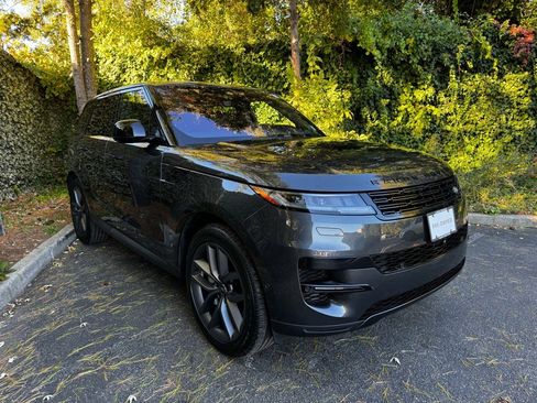 Used 2023 Land Rover Range Rover Sport SE image 3