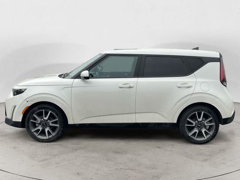 Used 2024 Kia Soul EX w/ Option Group 015 FWD image 3