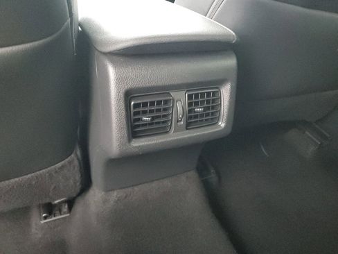 Used 2018 Toyota Camry XLE image 15