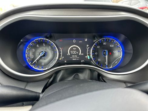 Used 2024 Chrysler Pacifica Touring-L image 20