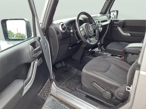 Used 2013 Jeep Wrangler Sahara w/ Connectivity Group AWD/4WD image 9