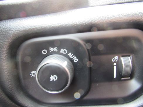 Used 2022 RAM 5500 Tradesman RWD image 18