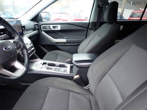 Used 2022 Ford Explorer XLT image 10