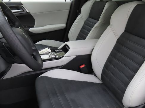 New 2025 Mitsubishi Outlander SE image 10