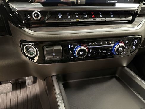 New 2026 GMC Sierra 3500 SLT w/ SLT Convenience Package image 17