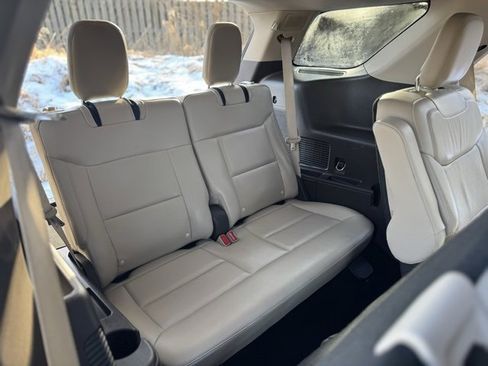 Used 2020 Ford Explorer Platinum w/ Premium Technology Package image 9